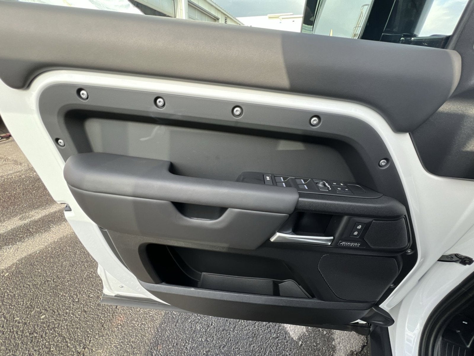 2025 Land Rover Defender 110 V8