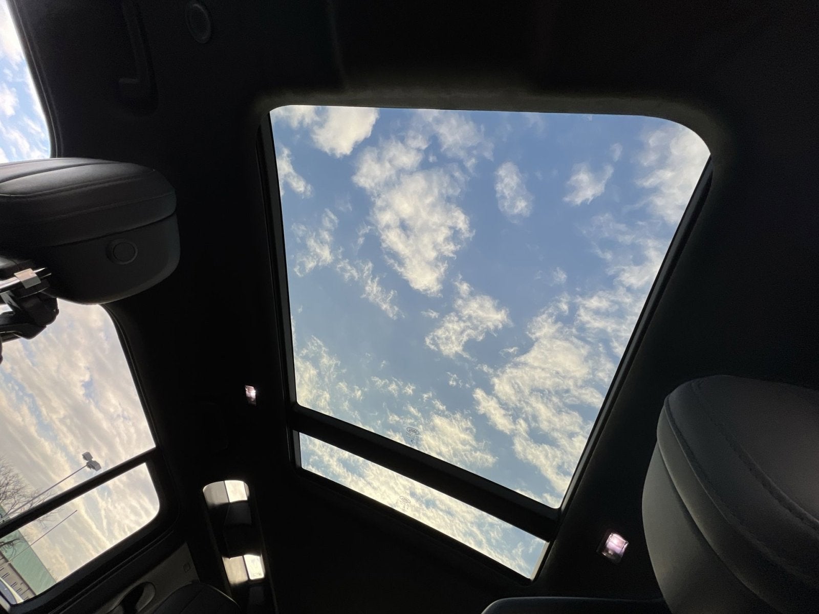 2025 Land Rover Defender 110 V8