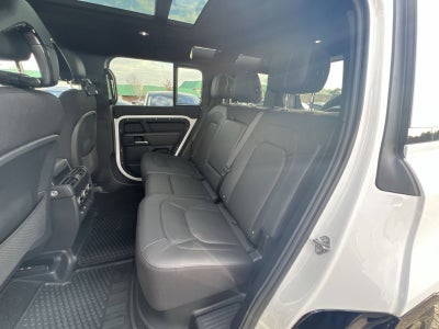 2025 Land Rover Defender 110 V8