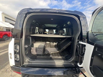 2025 Land Rover Defender 110 V8