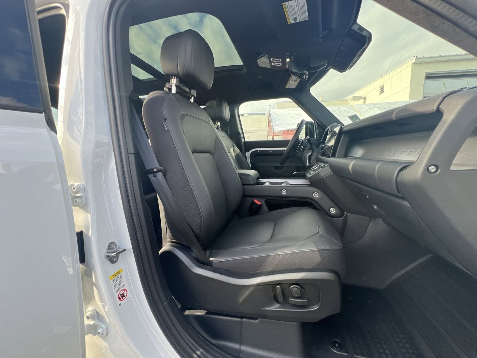 2025 Land Rover Defender 110 V8