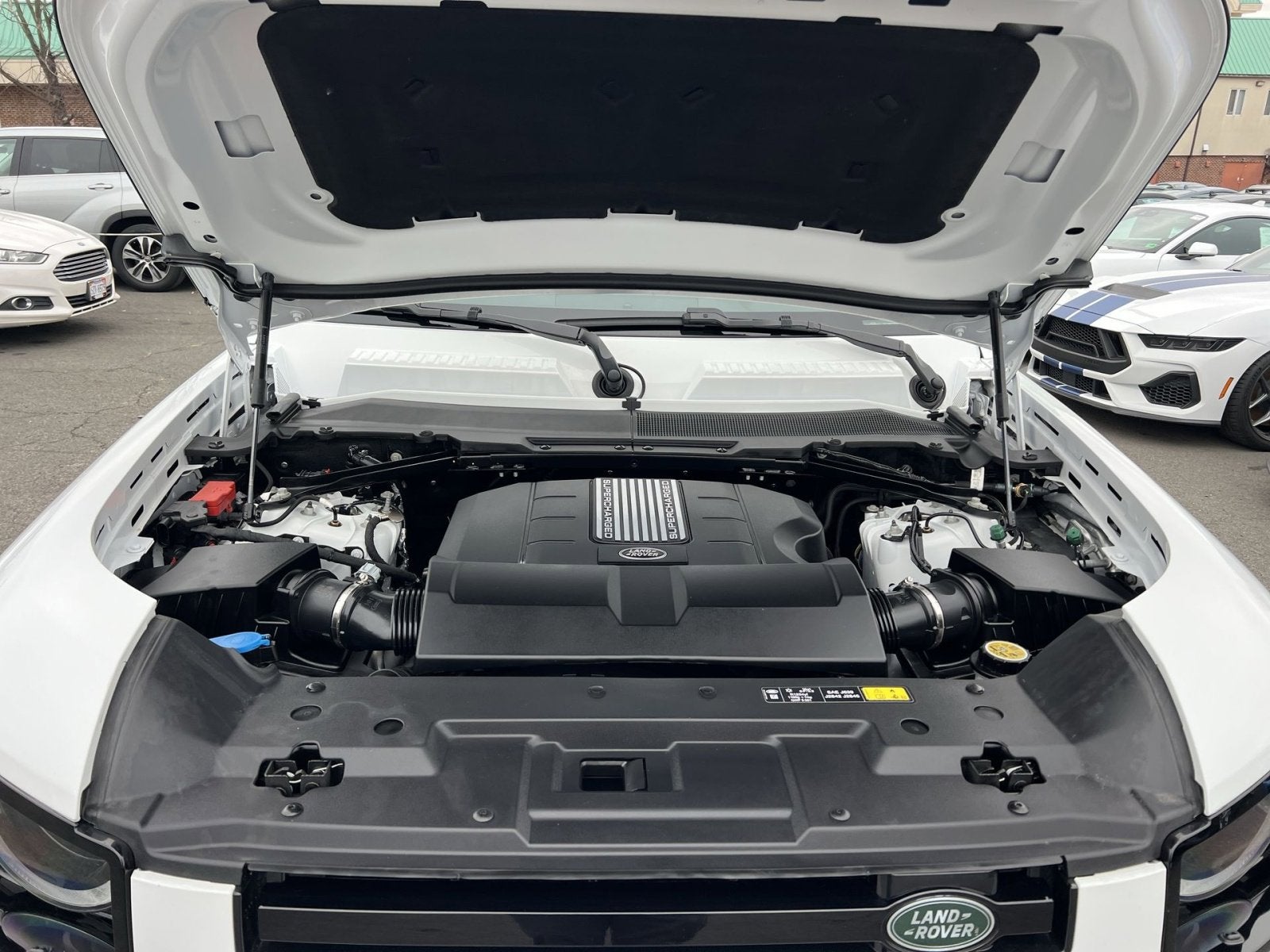 2025 Land Rover Defender 110 V8