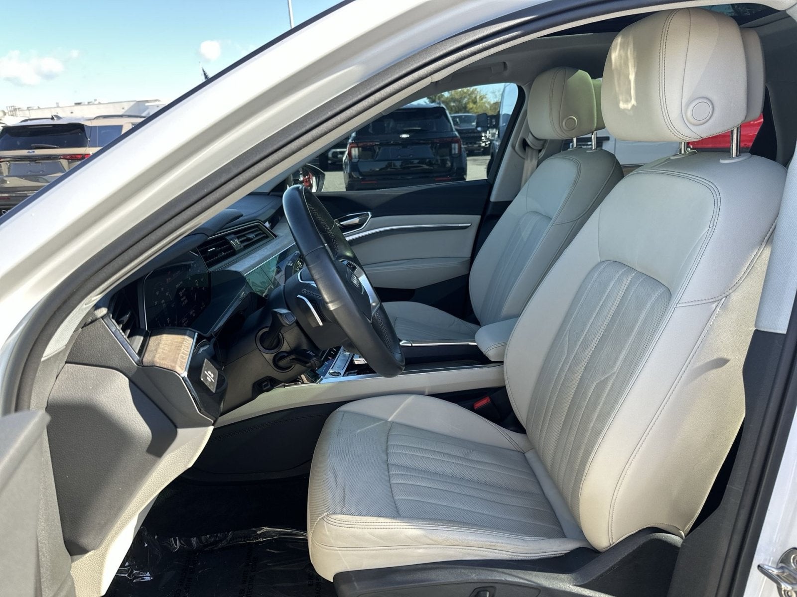 2024 Audi Q8 e-tron Premium Plus