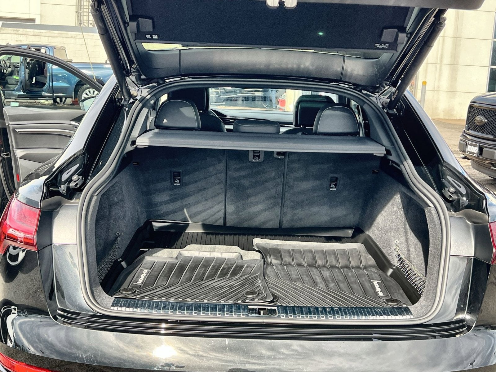 2024 Audi Q8 Sportback e-tron Premium Plus