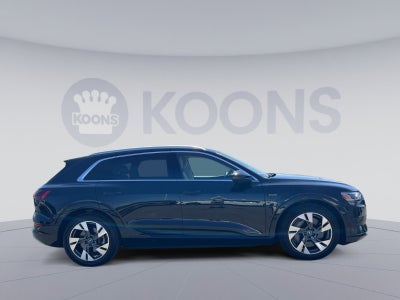 2022 Audi e-tron Premium Plus
