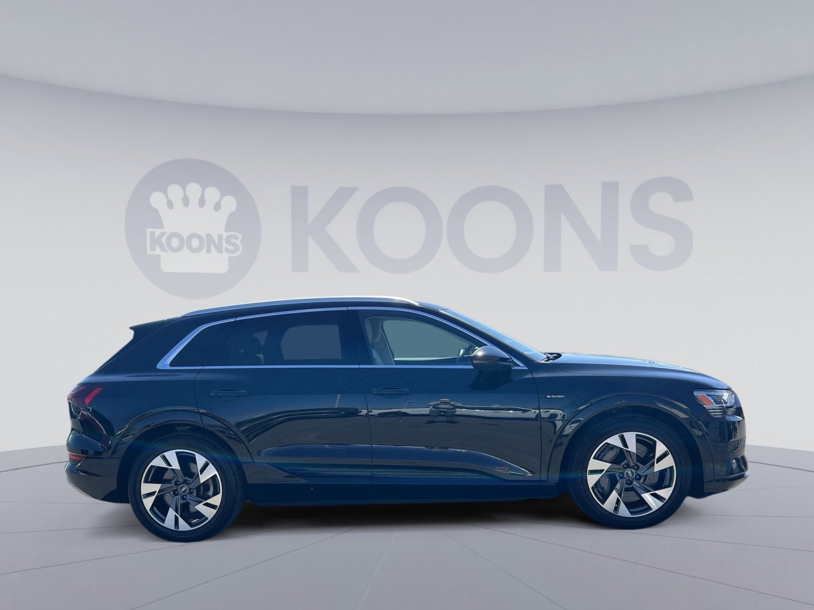 2022 Audi e-tron Premium Plus