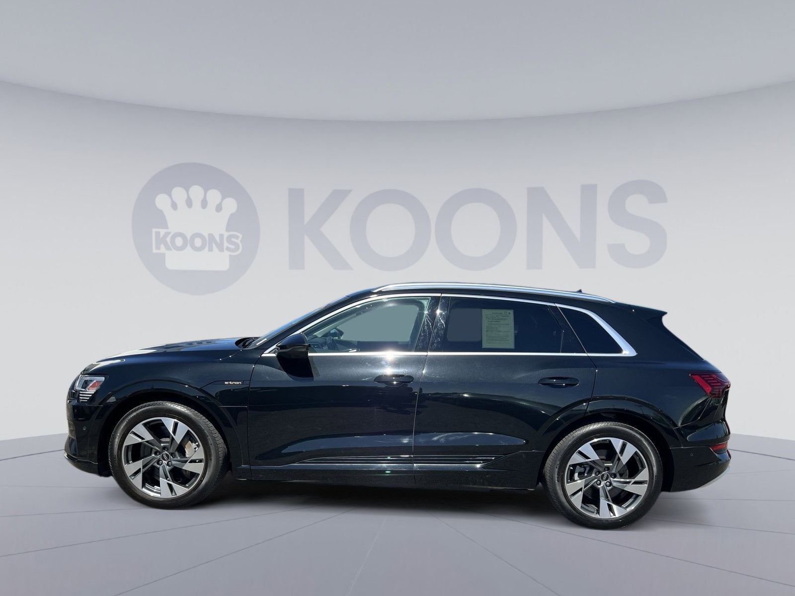2022 Audi e-tron Premium Plus