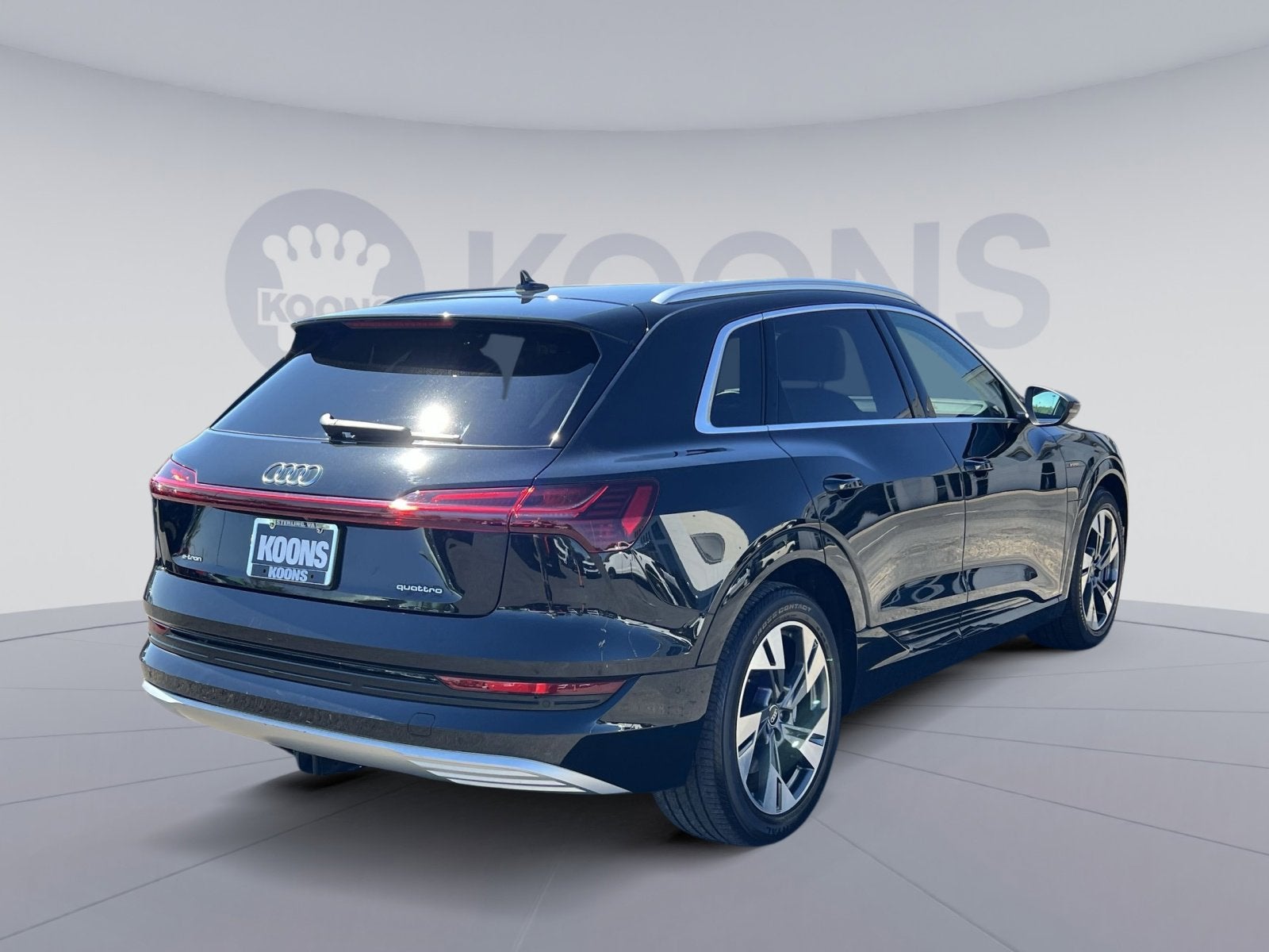 2022 Audi e-tron Premium Plus