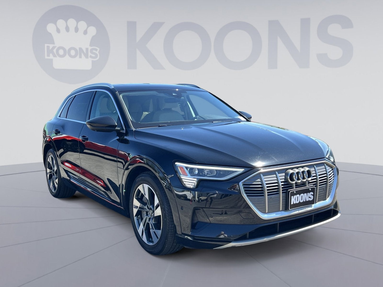 2022 Audi e-tron Premium Plus