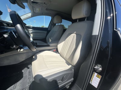 2022 Audi e-tron Premium Plus