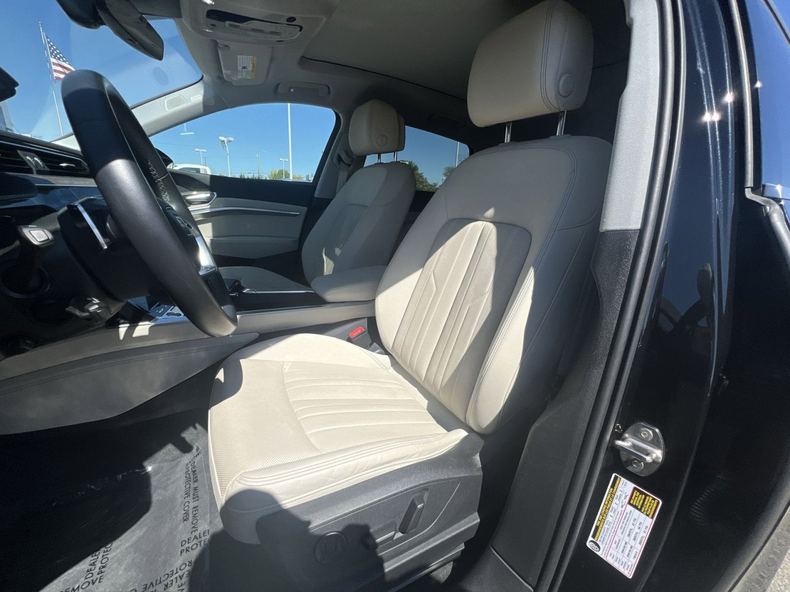 2022 Audi e-tron Premium Plus
