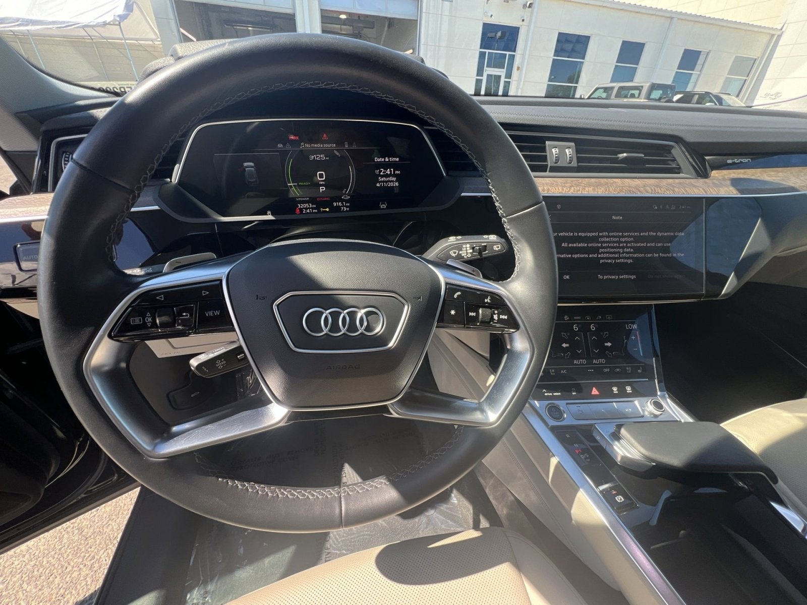 2022 Audi e-tron Premium Plus