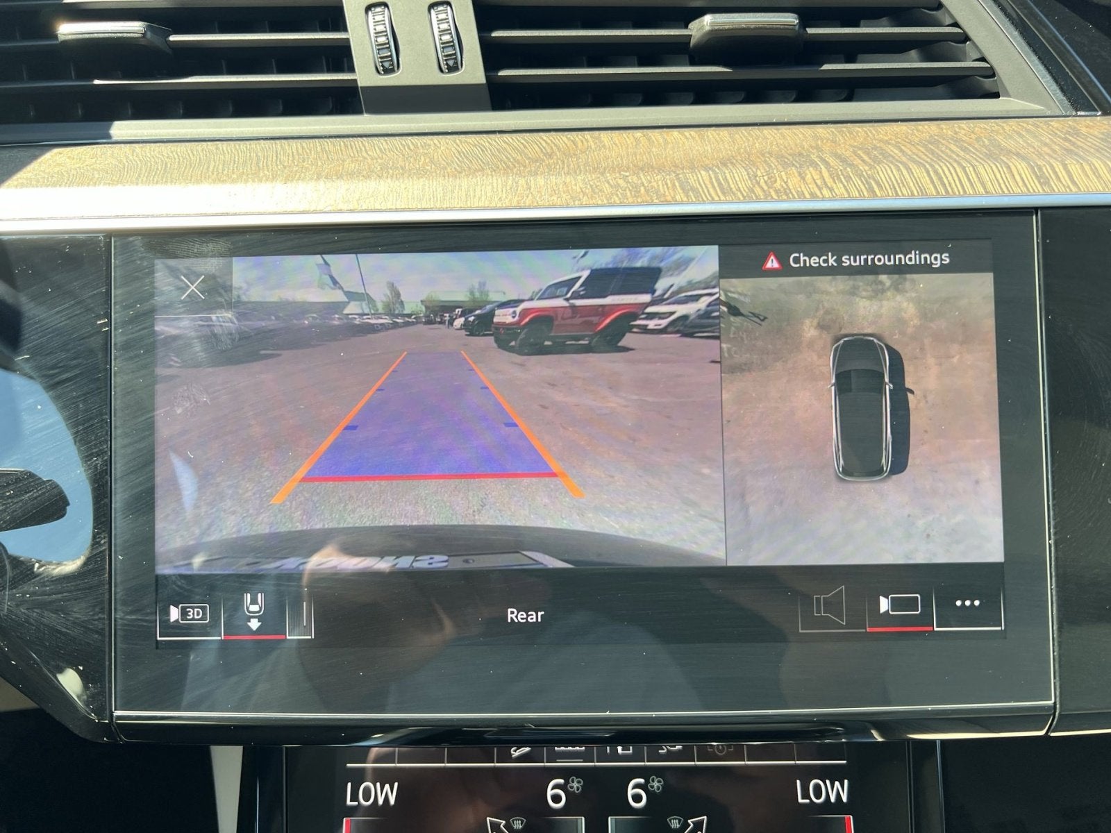 2022 Audi e-tron Premium Plus