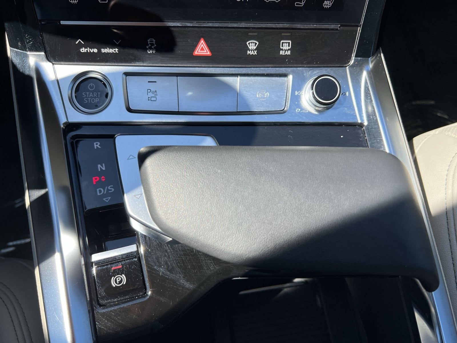 2022 Audi e-tron Premium Plus