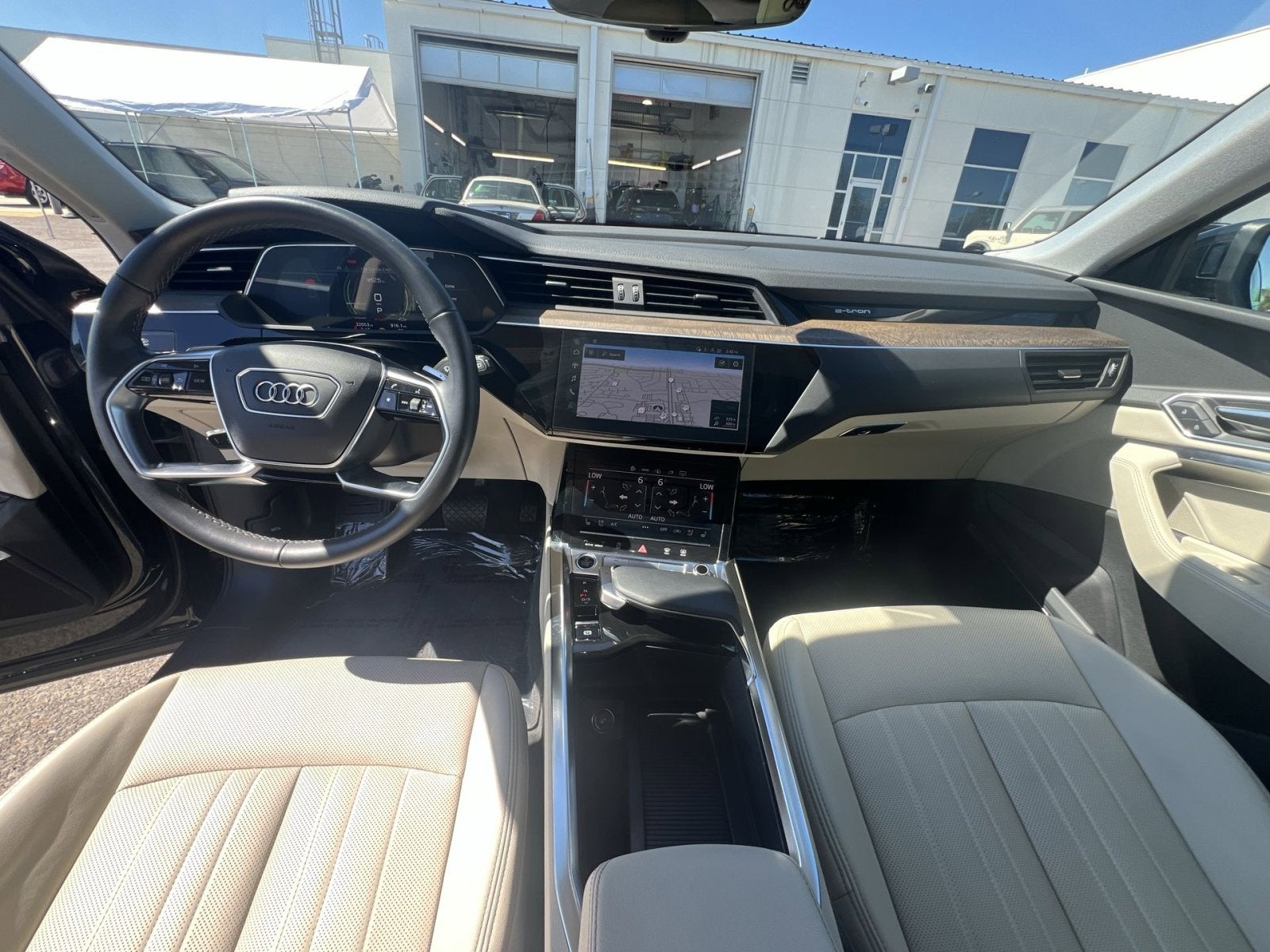 2022 Audi e-tron Premium Plus