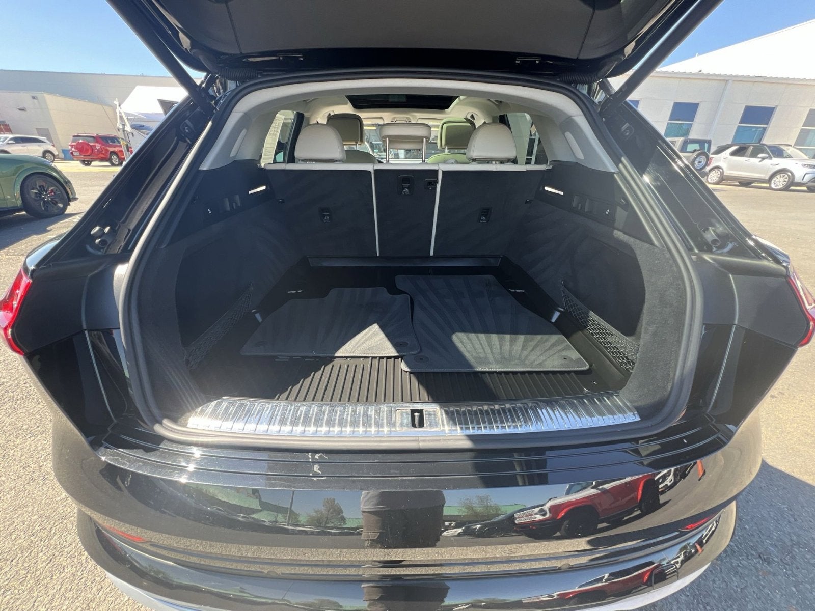 2022 Audi e-tron Premium Plus