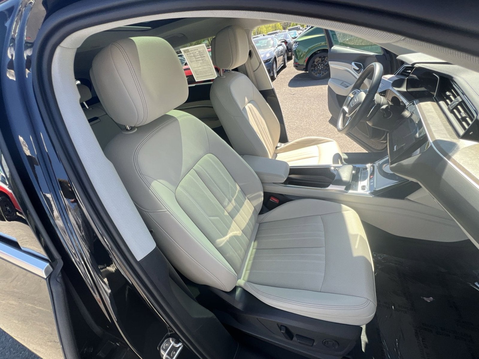 2022 Audi e-tron Premium Plus