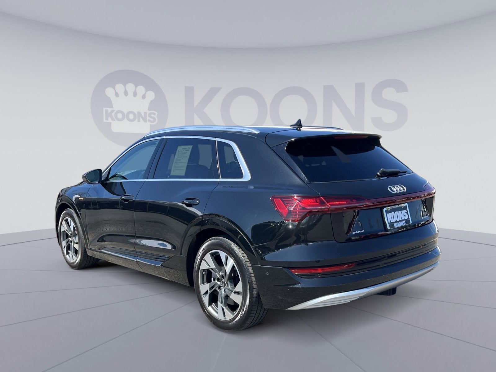 2022 Audi e-tron Premium Plus
