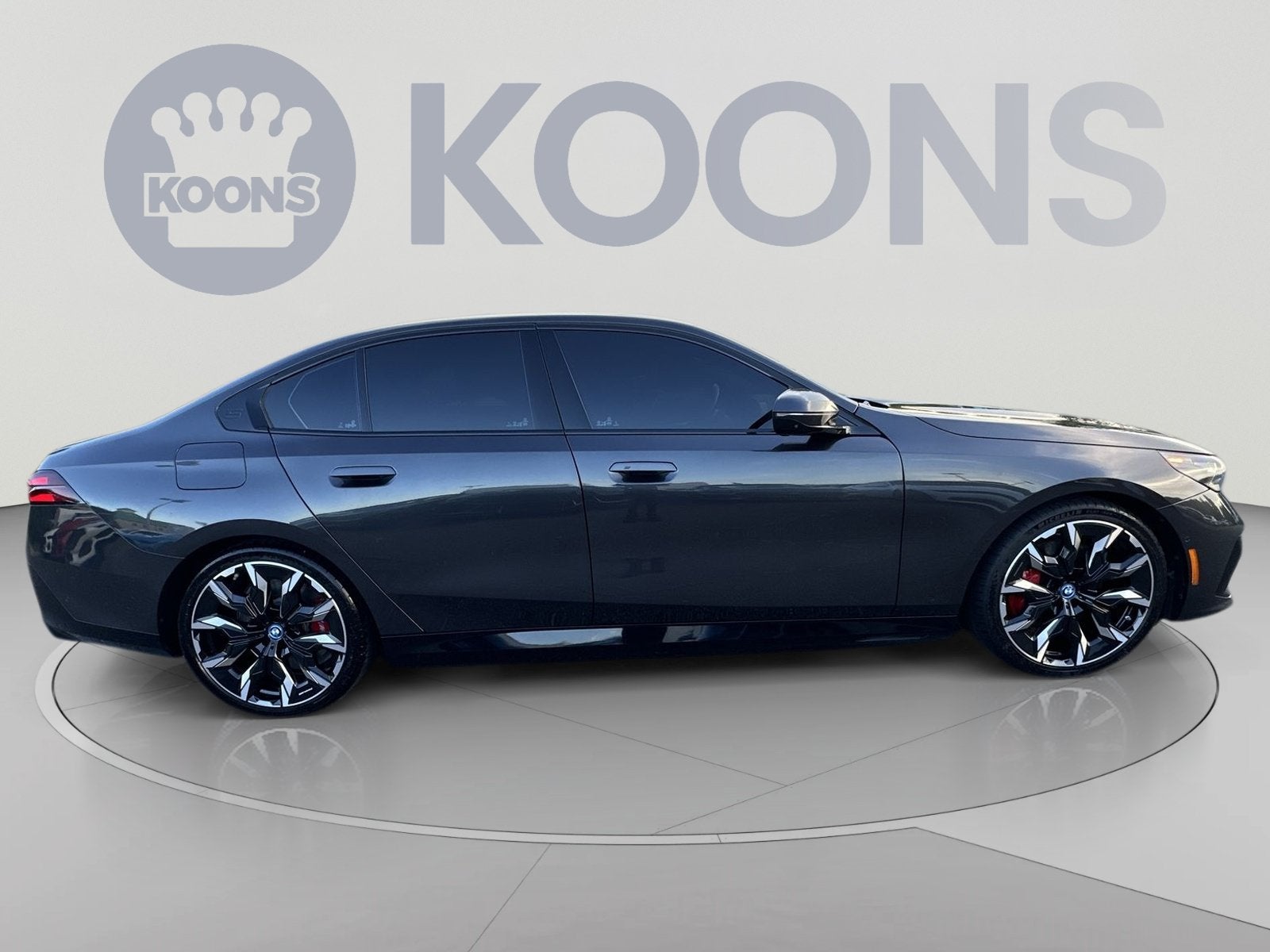 2025 BMW 5 Series 550e xDrive