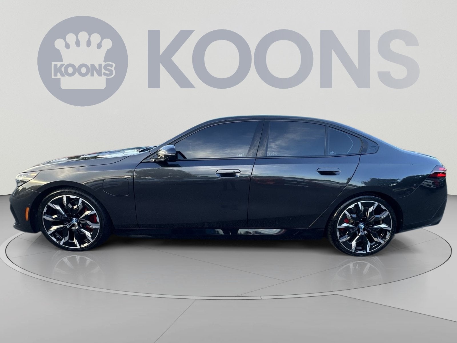 2025 BMW 5 Series 550e xDrive