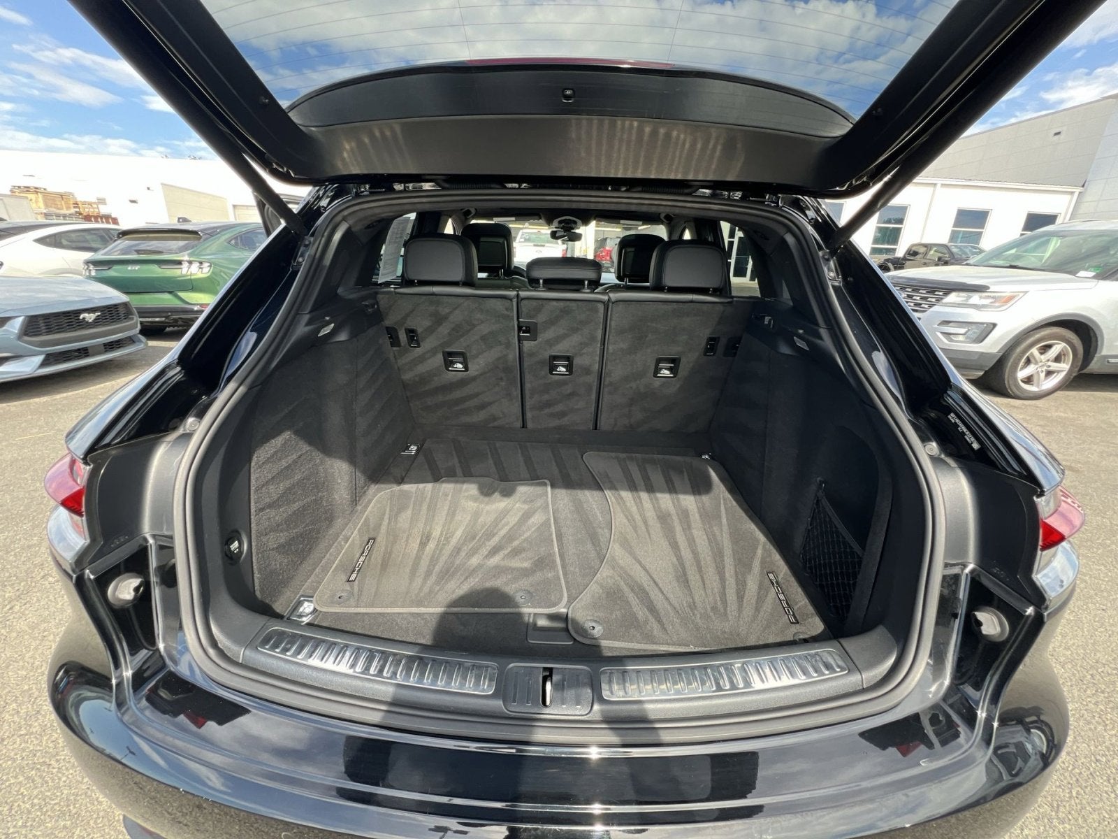 2021 Porsche Macan S - Photo 35