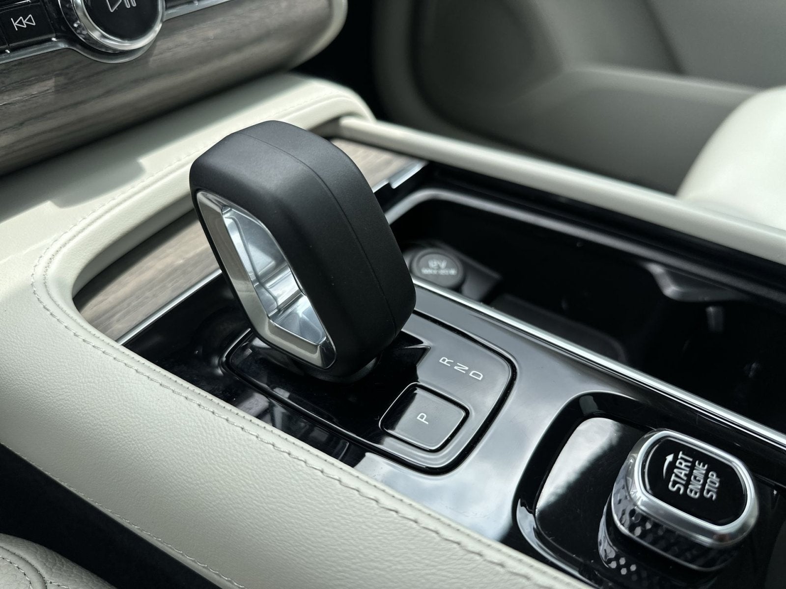 2023 Volvo XC90 B6 Core
