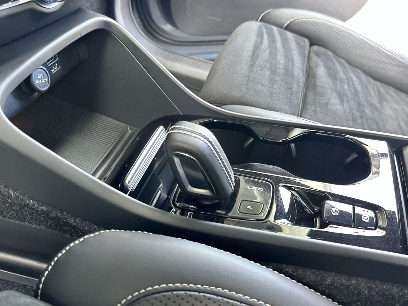 2021 Volvo XC40 R-Design