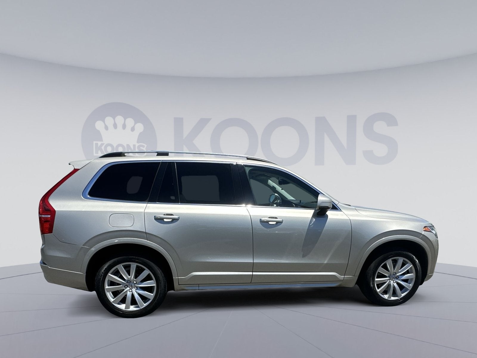 2017 Volvo XC90 T6 Momentum
