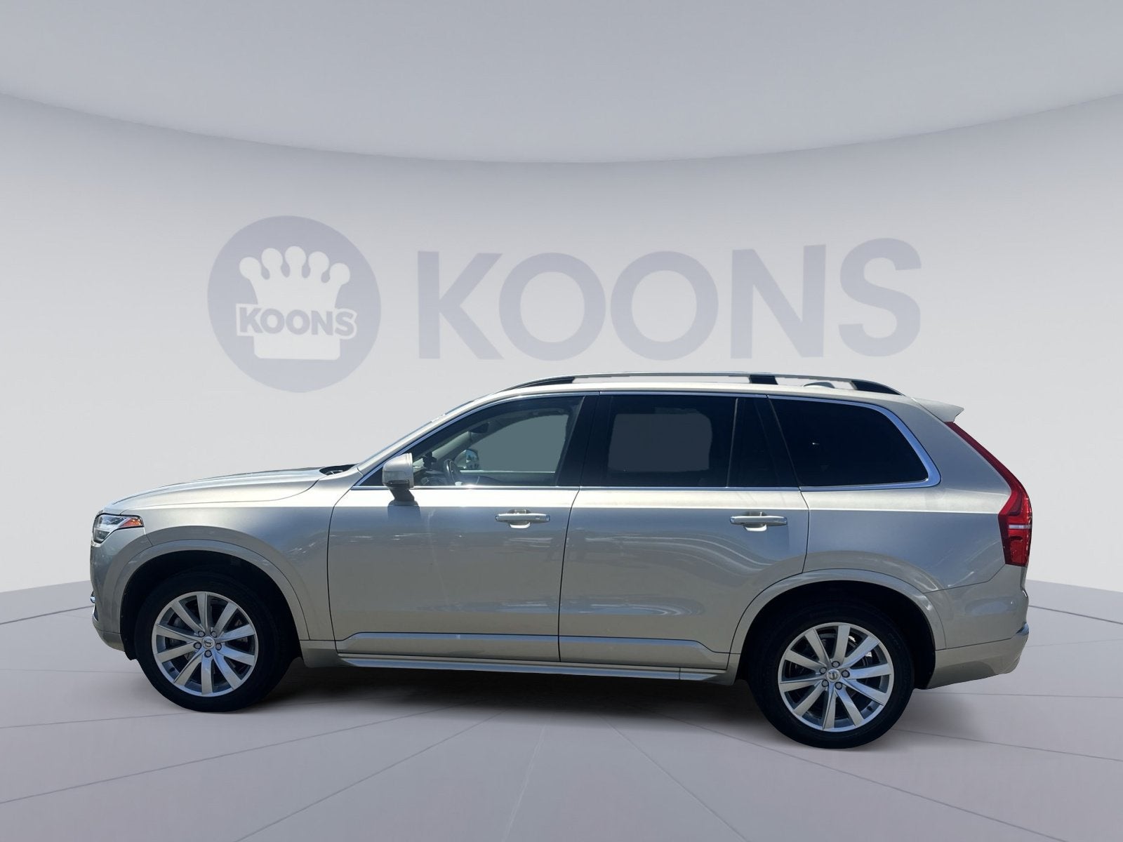2017 Volvo XC90 T6 Momentum