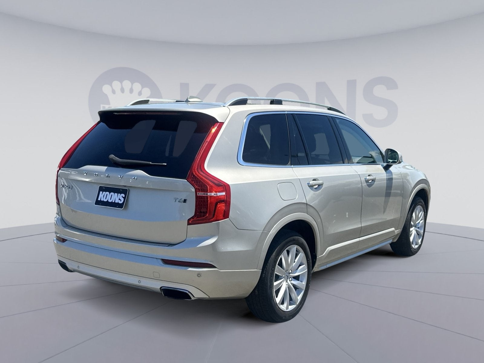 2017 Volvo XC90 T6 Momentum