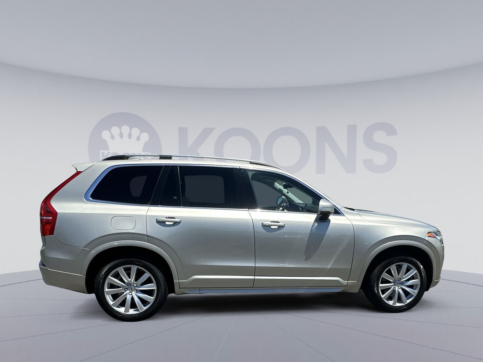 2017 Volvo XC90 T6 Momentum