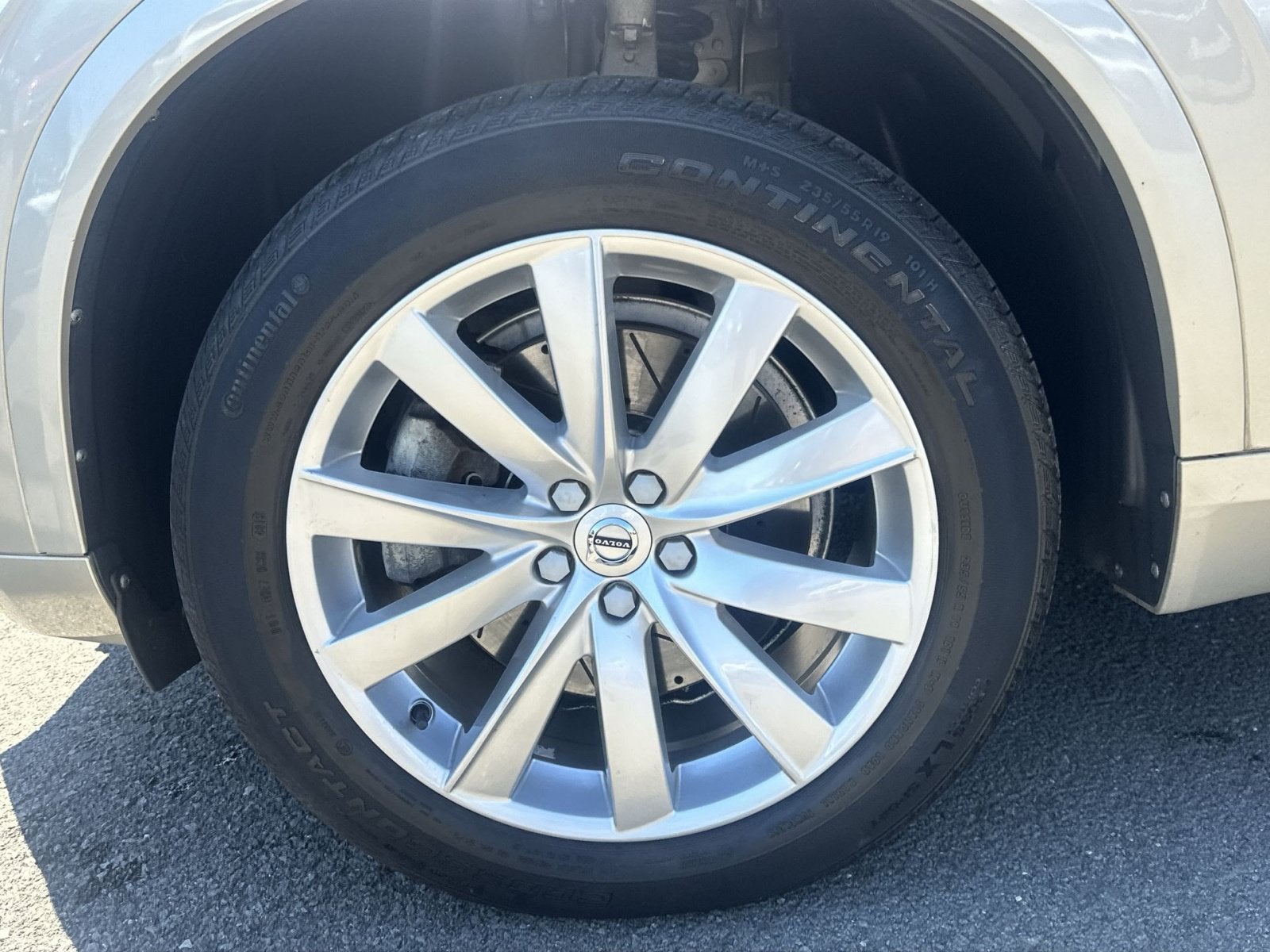 2017 Volvo XC90 T6 Momentum