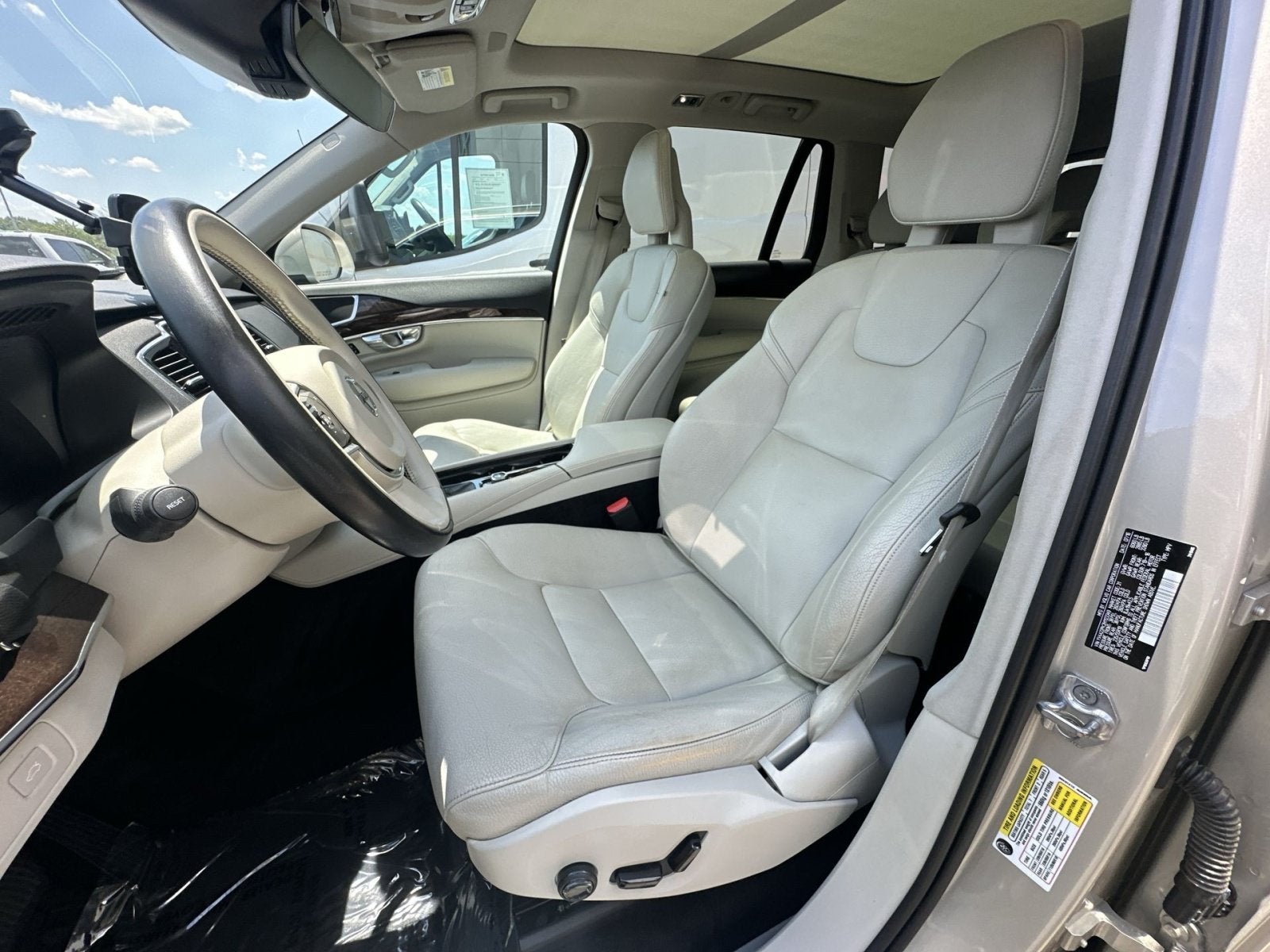 2017 Volvo XC90 T6 Momentum