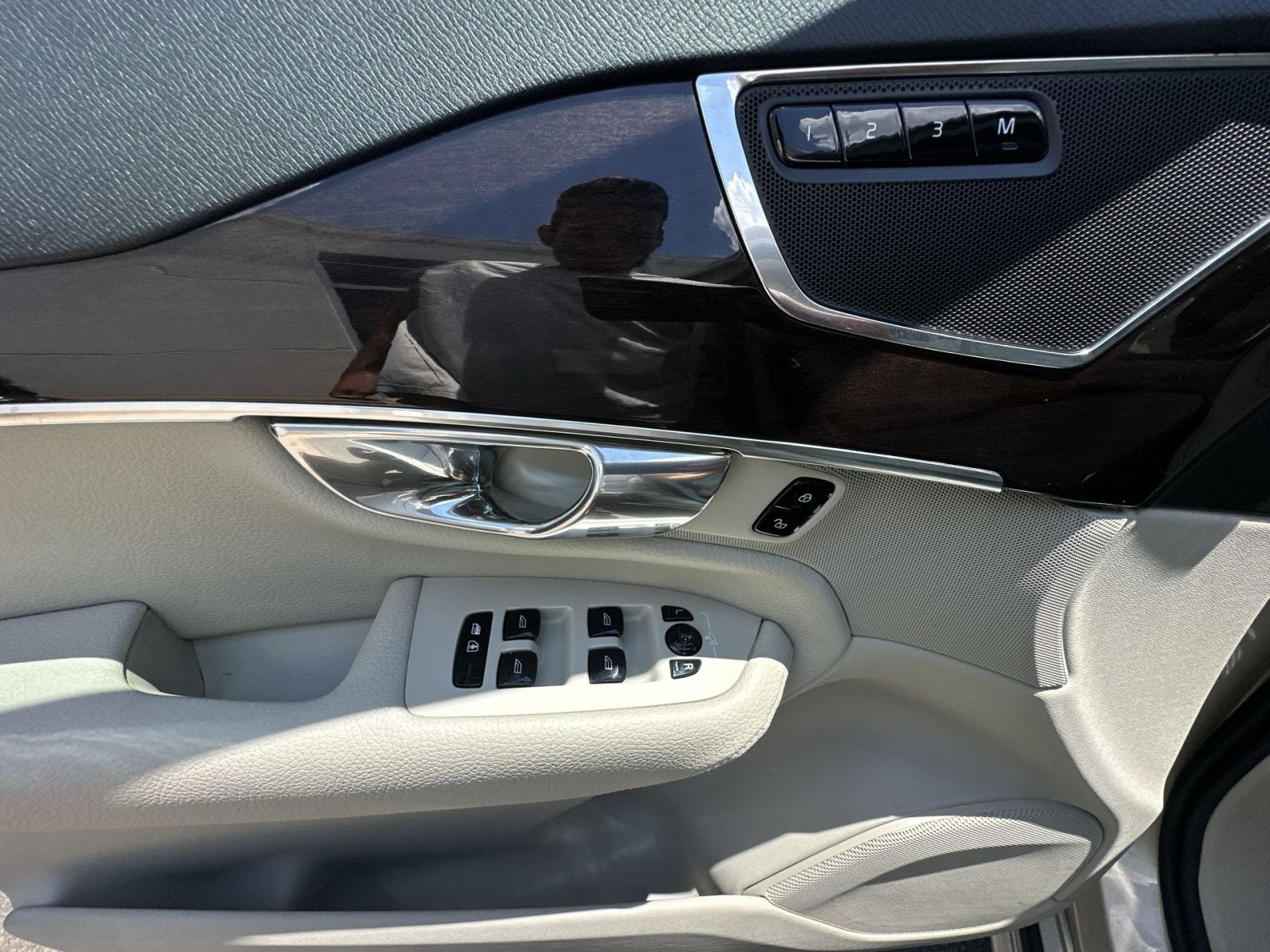 2017 Volvo XC90 T6 Momentum