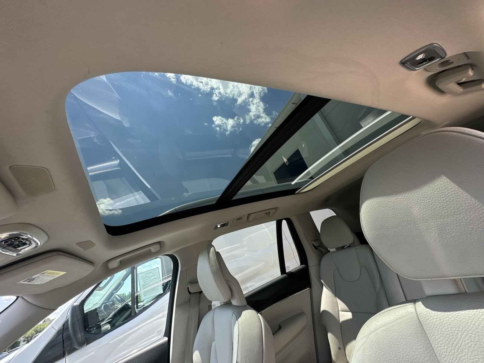 2017 Volvo XC90 T6 Momentum