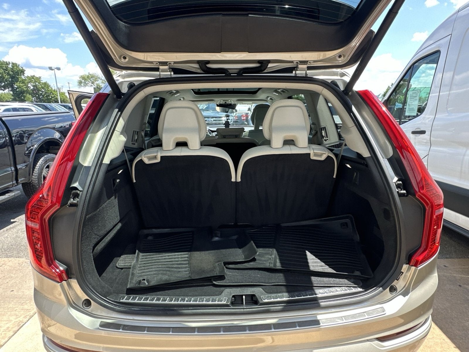 2017 Volvo XC90 T6 Momentum