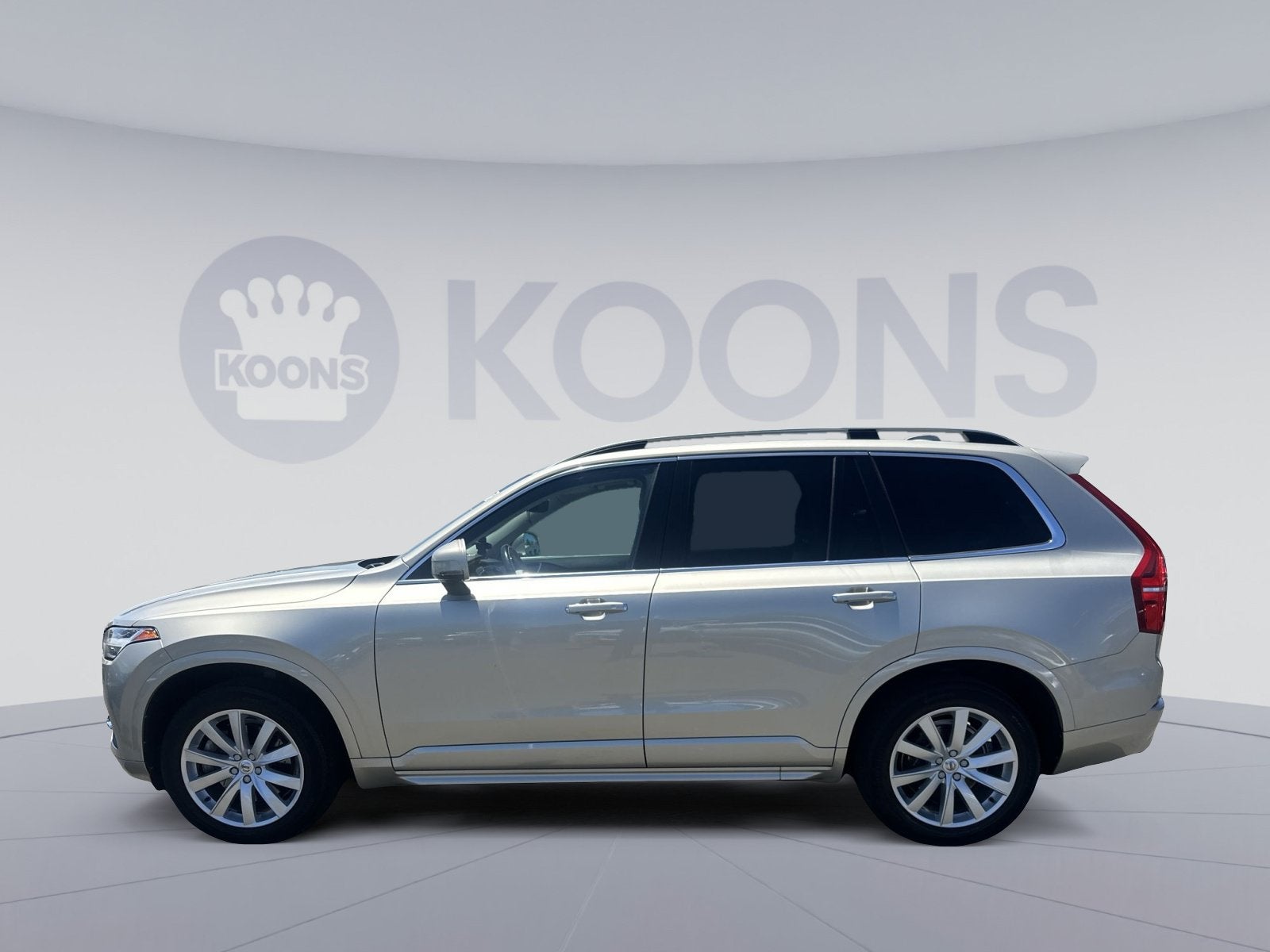 2017 Volvo XC90 T6 Momentum