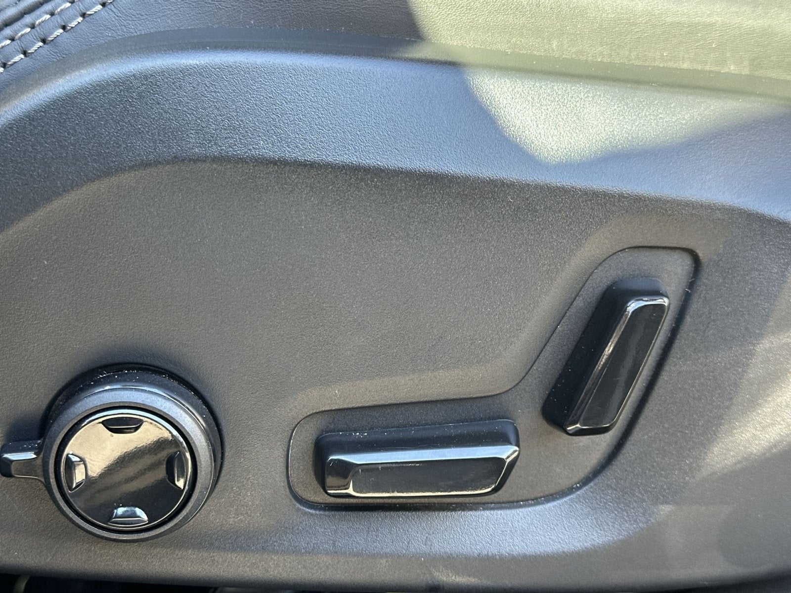2023 Volvo XC60 B5 Ultimate Bright Theme