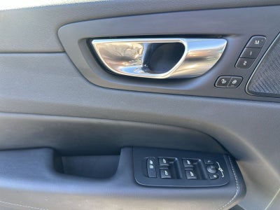 2023 Volvo XC60 B5 Ultimate Bright Theme