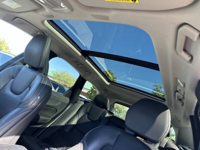 2023 Volvo XC60 B5 Ultimate Bright Theme