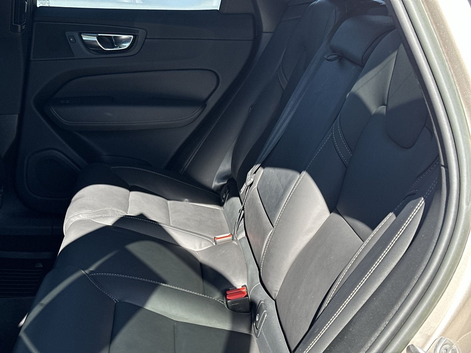 2023 Volvo XC60 B5 Ultimate Bright Theme