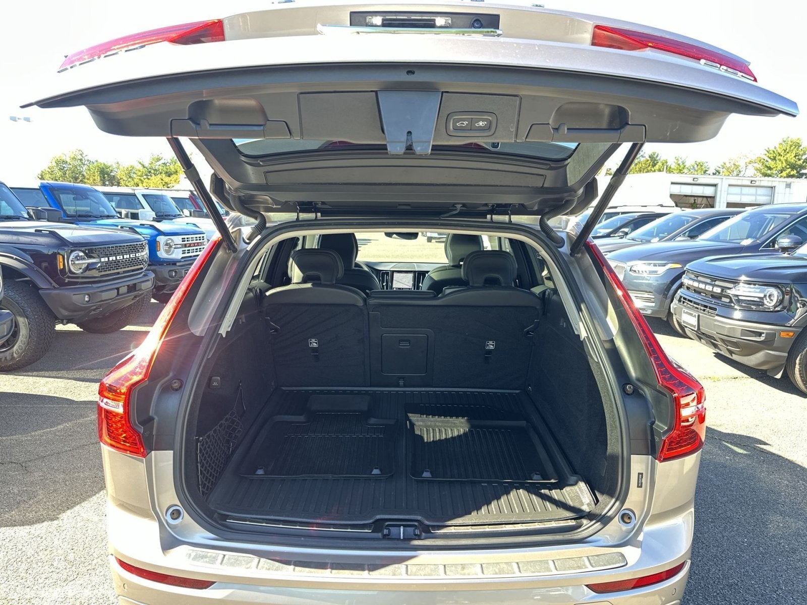 2023 Volvo XC60 B5 Ultimate Bright Theme