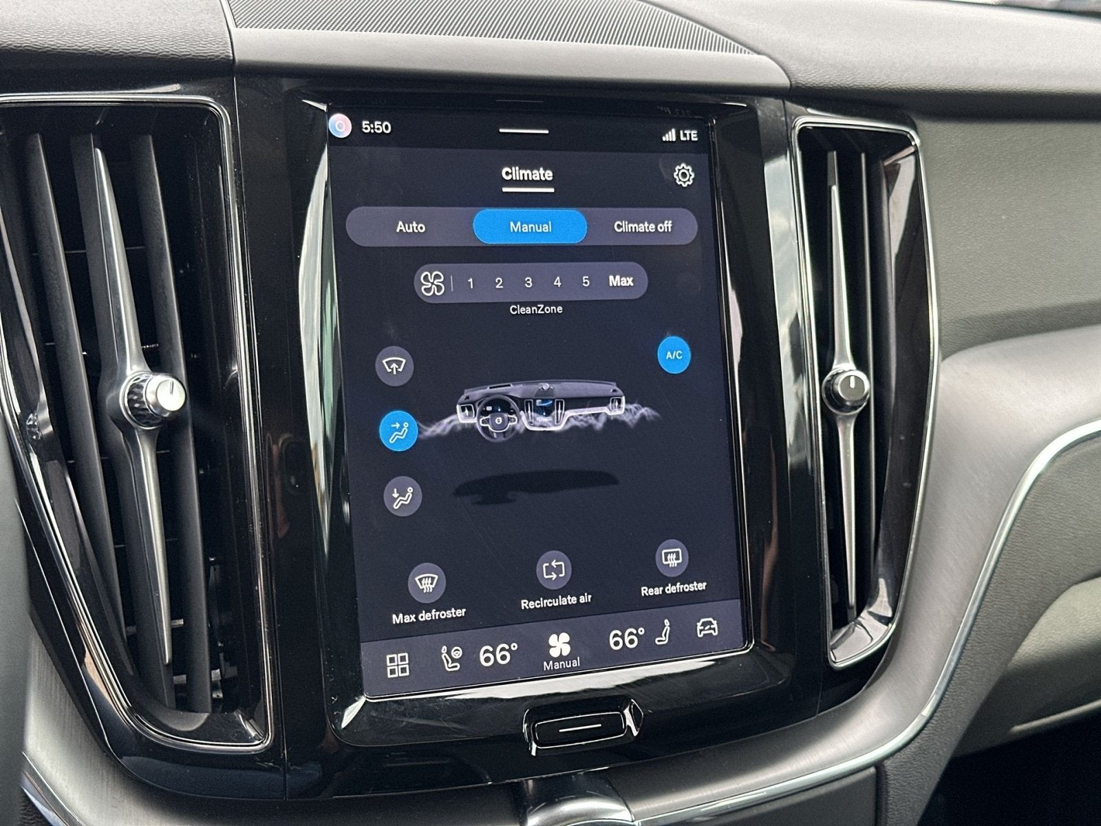 2024 Volvo XC60 B5 Core