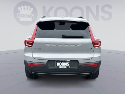 2023 Volvo XC40 B5 Plus Dark Theme