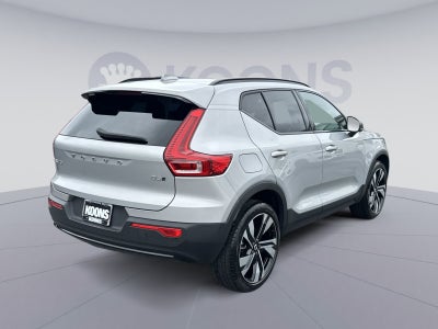 2023 Volvo XC40 B5 Plus Dark Theme