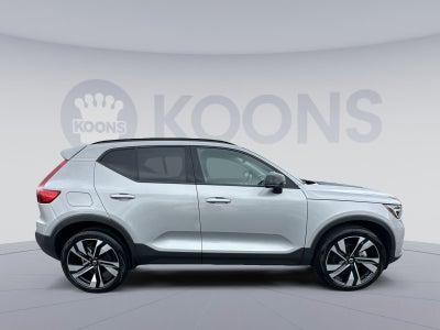 2023 Volvo XC40 B5 Plus Dark Theme
