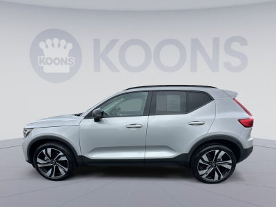 2023 Volvo XC40 B5 Plus Dark Theme