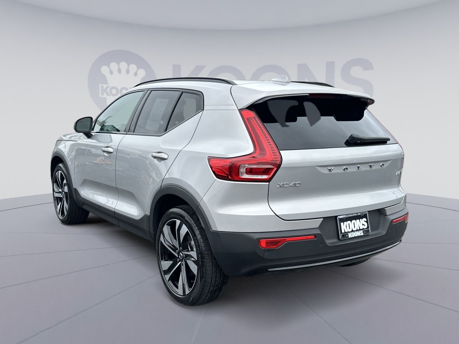 2023 Volvo XC40 B5 Plus Dark Theme