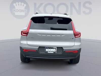2023 Volvo XC40 B5 Plus Dark Theme