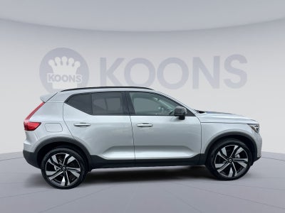2023 Volvo XC40 B5 Plus Dark Theme